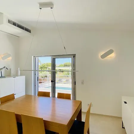 Moderna - Private Pool - 8 Guests -