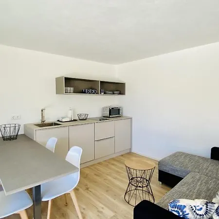 Moderna - Private Pool - 8 Guests - *