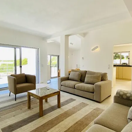 Moderna - Private Pool - 8 Guests -