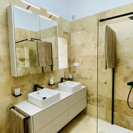 Moderna - Private Pool - 8 Guests -