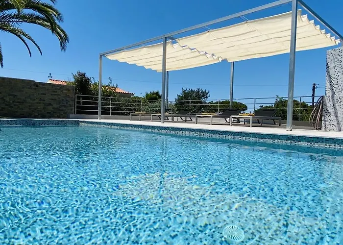 Moderna - Private Pool - 8 Guests - Quarteira Villa