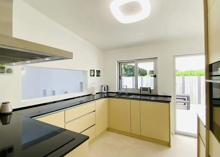 Villa Moderna - Private Pool - 8 Guests - Quarteira