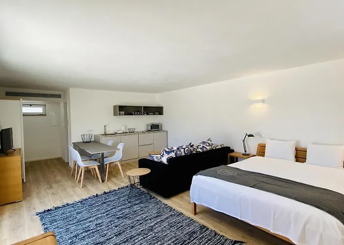 Moderna - Private Pool - 8 Guests - Quarteira